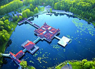 Maďarské termální jezero Hévíz